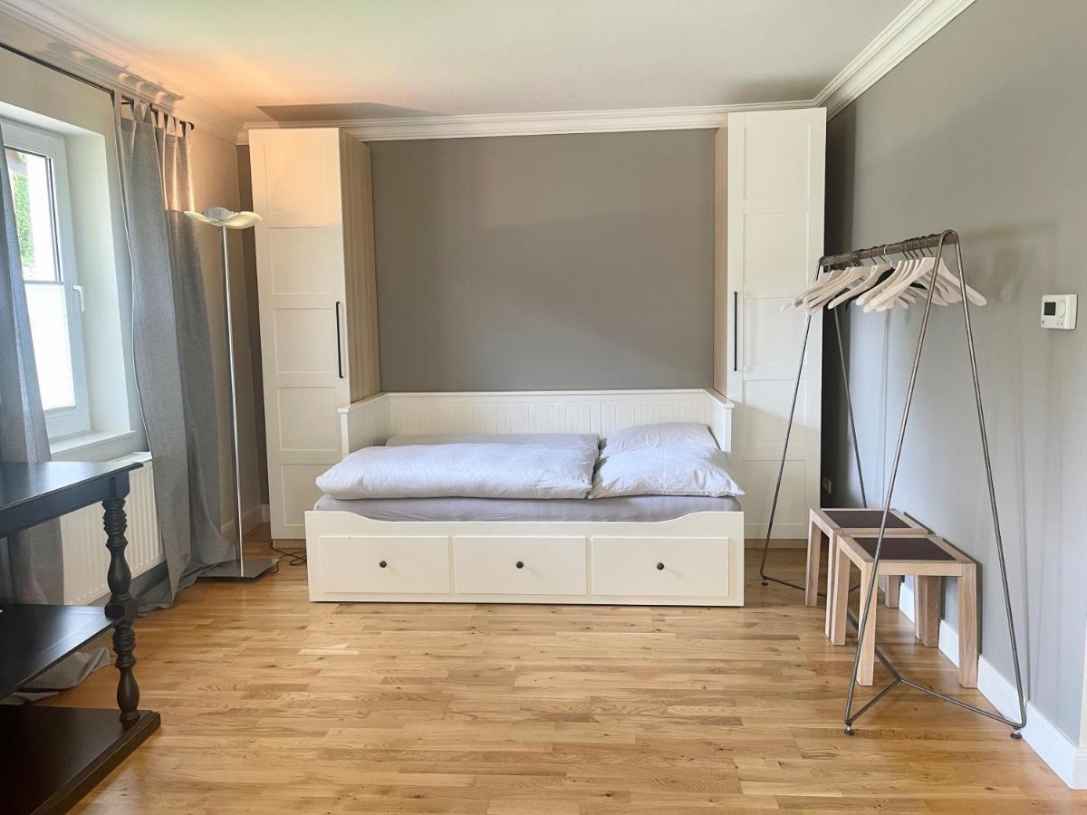Landhaus Am Wald Mit Garten Mit 1 Schlafnische Und 1 Schlafzimmer Aurich Exterior foto