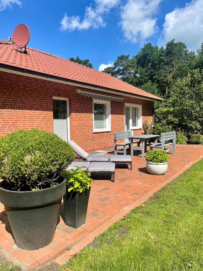 Landhaus Am Wald Mit Garten Mit 1 Schlafnische Und 1 Schlafzimmer Aurich Exterior foto